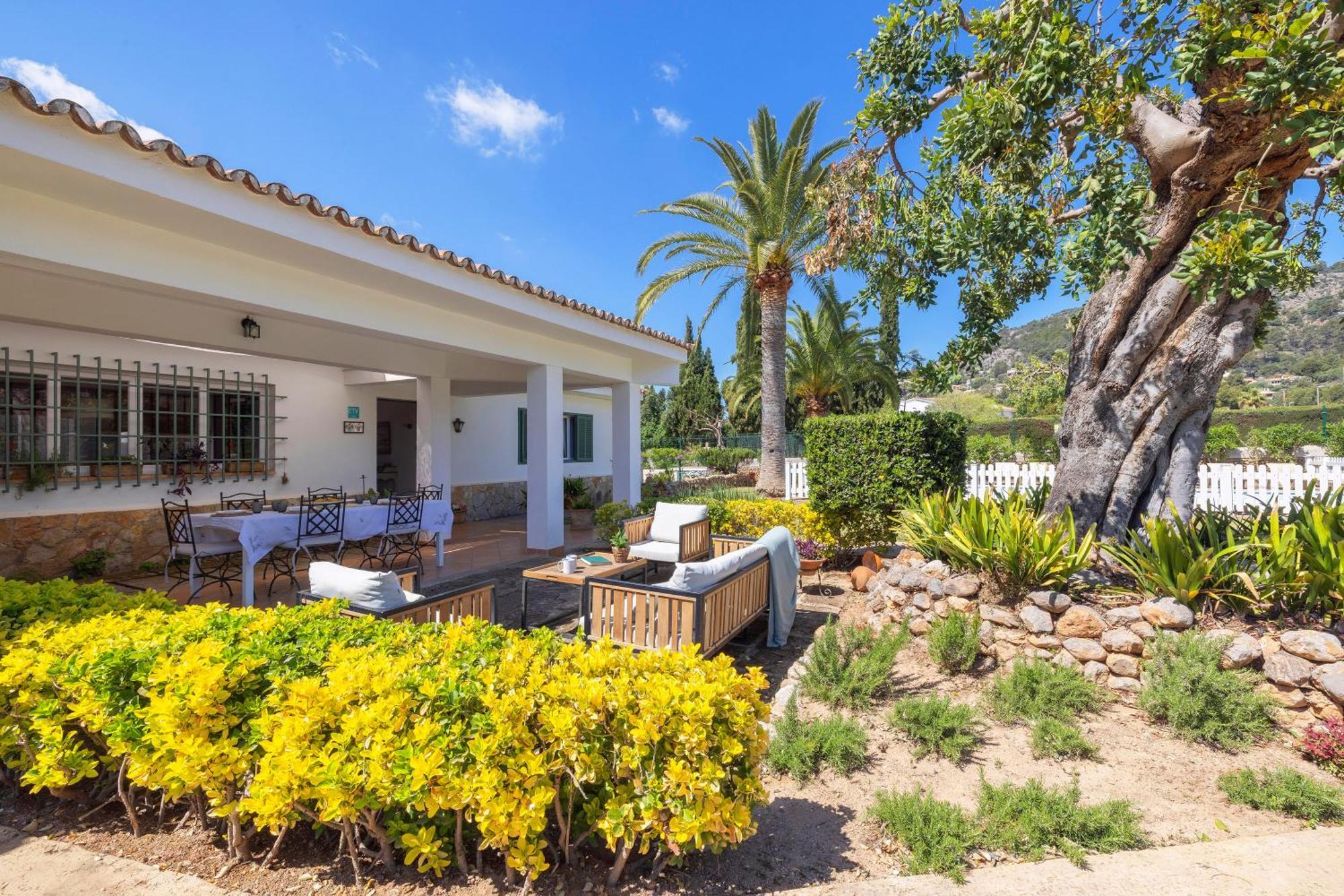 Ideal House For Two Families With Pool And Barbecue Plamanyola Exterior photo