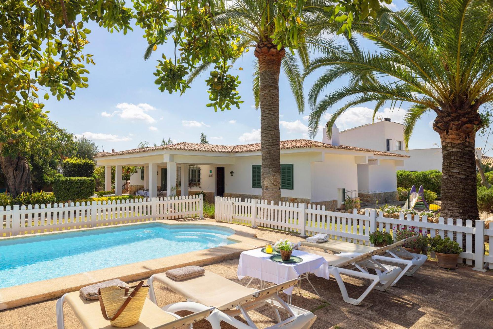 Ideal House For Two Families With Pool And Barbecue Plamanyola Exterior photo