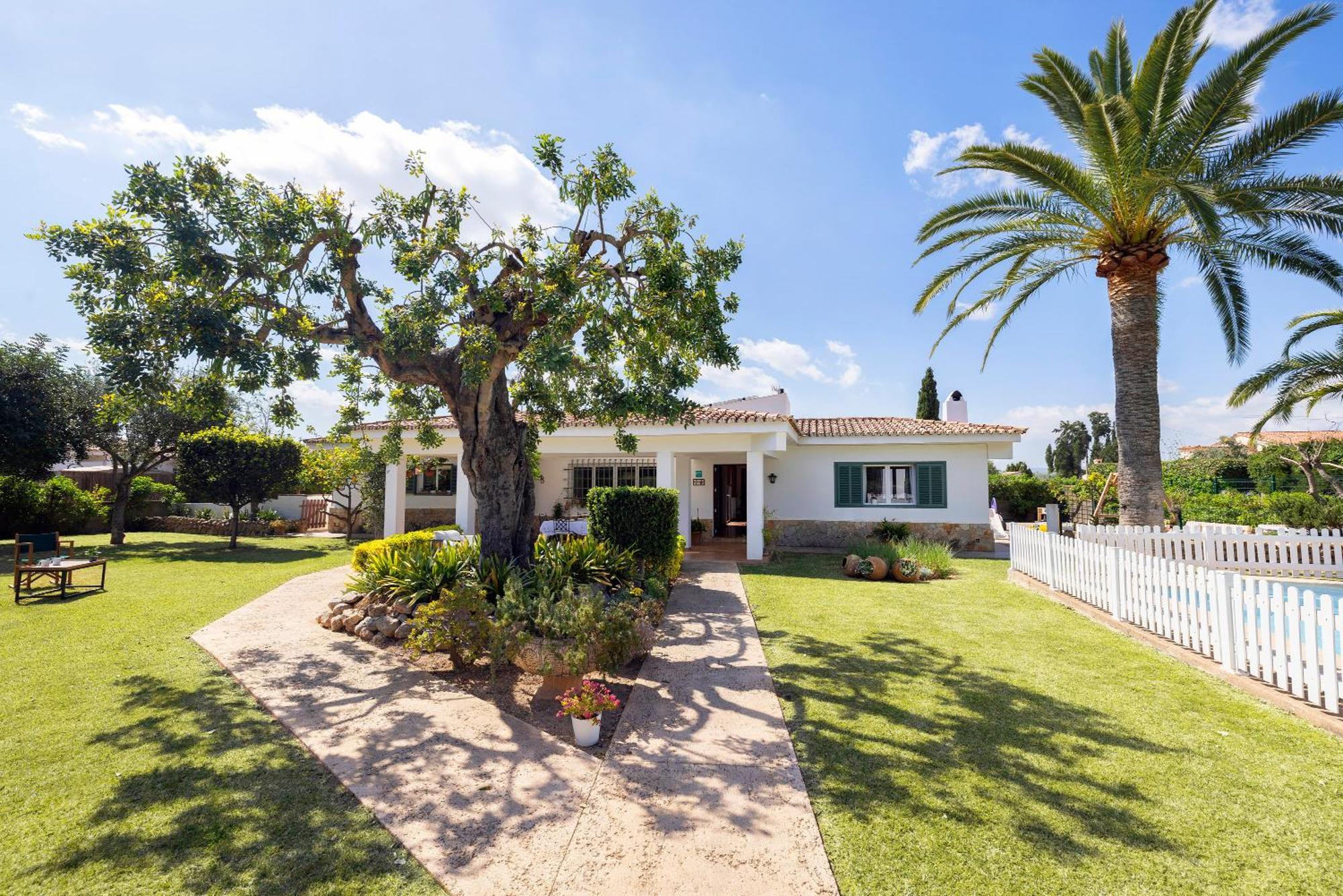 Ideal House For Two Families With Pool And Barbecue Plamanyola Exterior photo